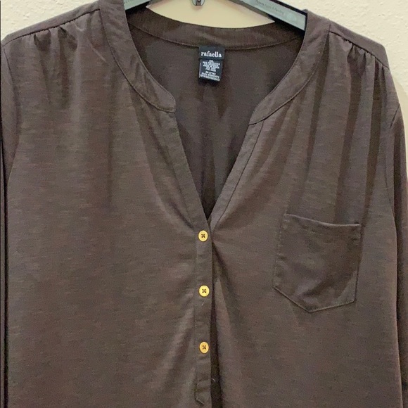 Plus Size 3/4 Sleeve Top - Picture 2 of 4